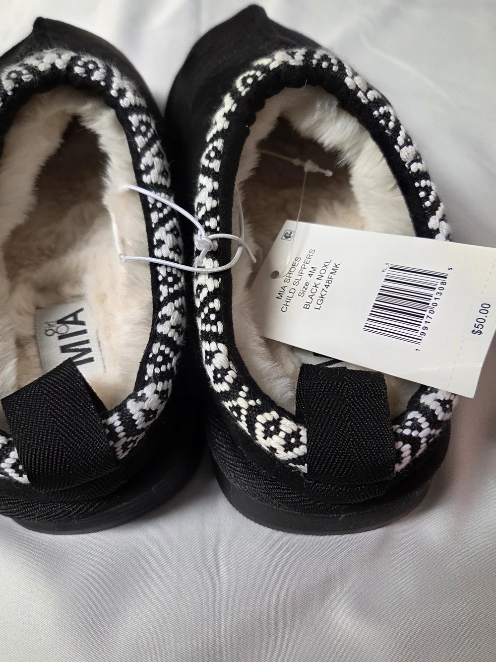 Mia Girl‎ Black Slippers Size 4